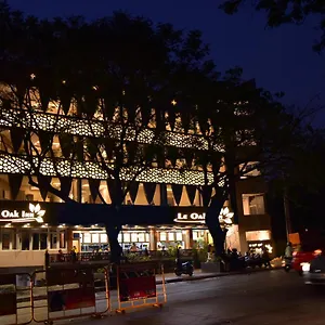 Le Oak Hotel